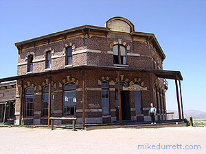 Mike finds himself on the steps of the Tombstone Saloon. Photo copyright 2003 Mike Durrett.